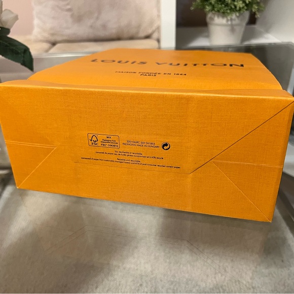 Small Louis Vuitton Magnetic Gift Box Set - Picture 9 of 16